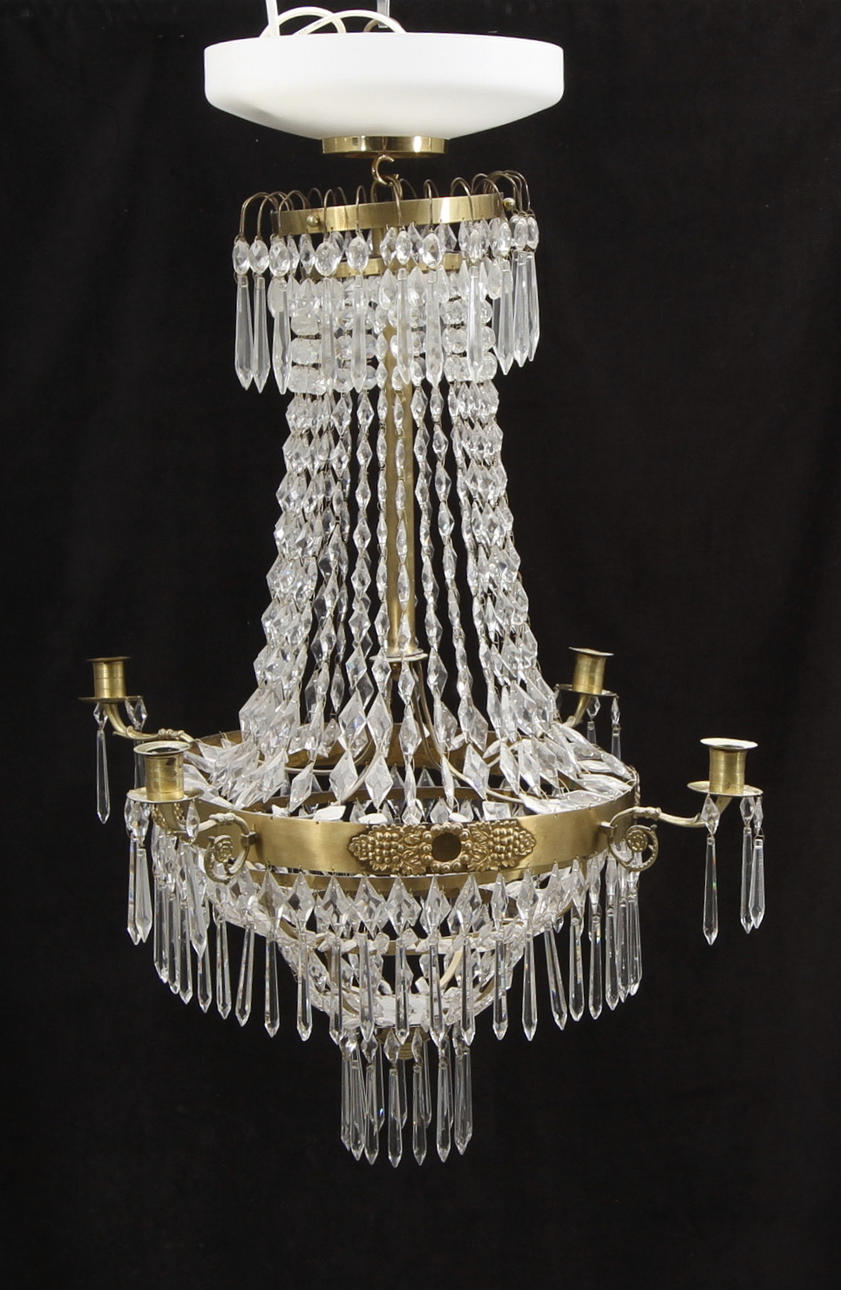 LJUSKRONA med prismor, sengustaviansk stil, sekelskiftet 18/1900.