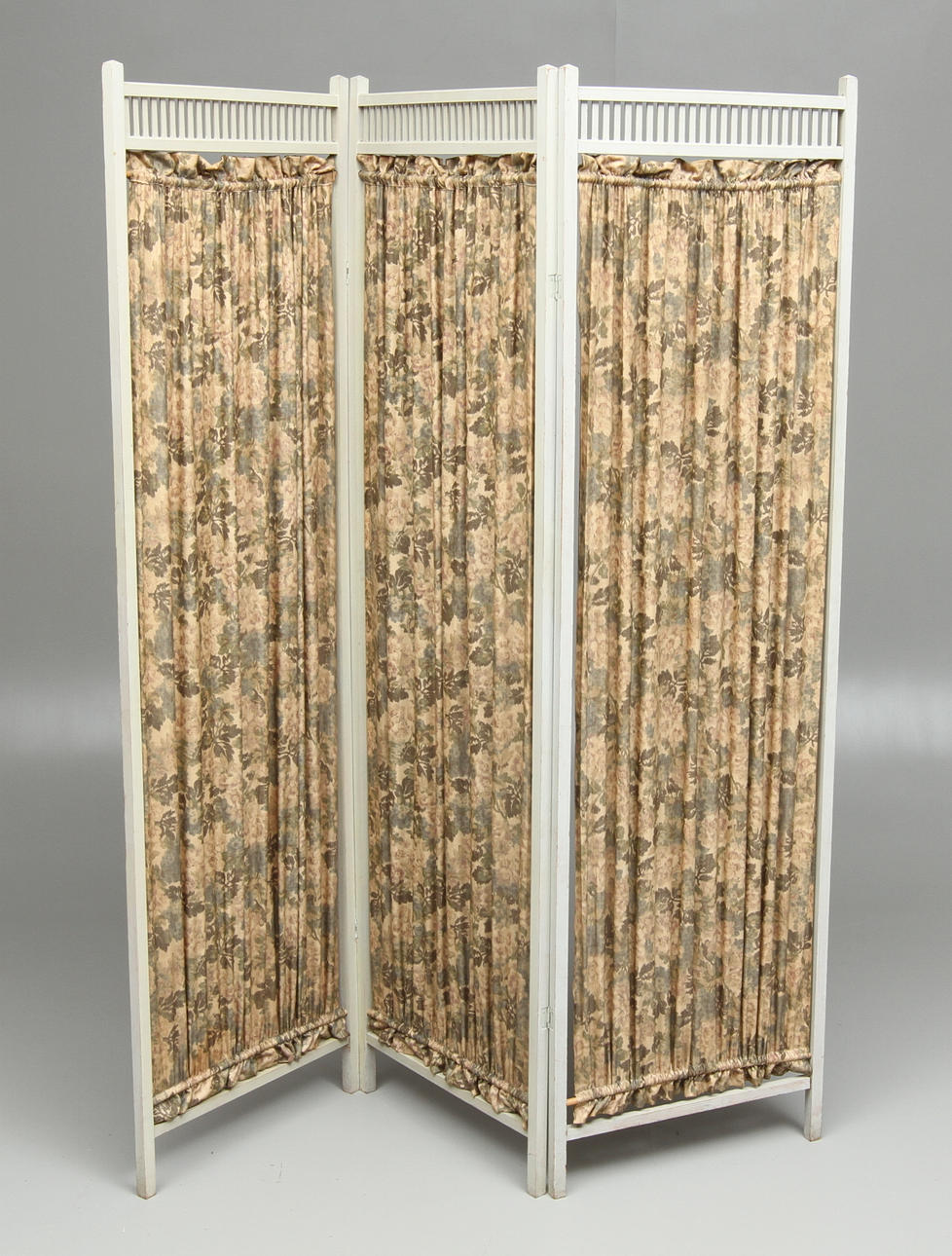 AVDELNINGSSKÄRM, gråmålad, tidigt 1900-tal.