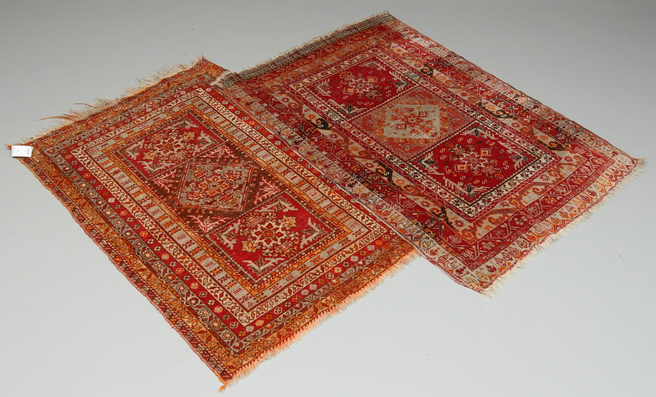 MATTOR, 2 st, orientaliska, ca 146 x 43 resp. 160 x 119.