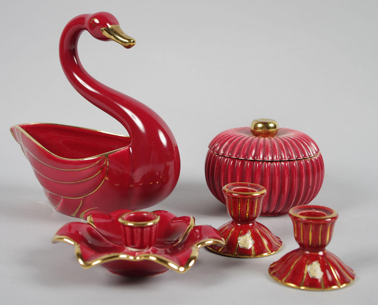 LJUSSTAKAR SAMT SKÅLAR, "Röd Rubin", Gefle.