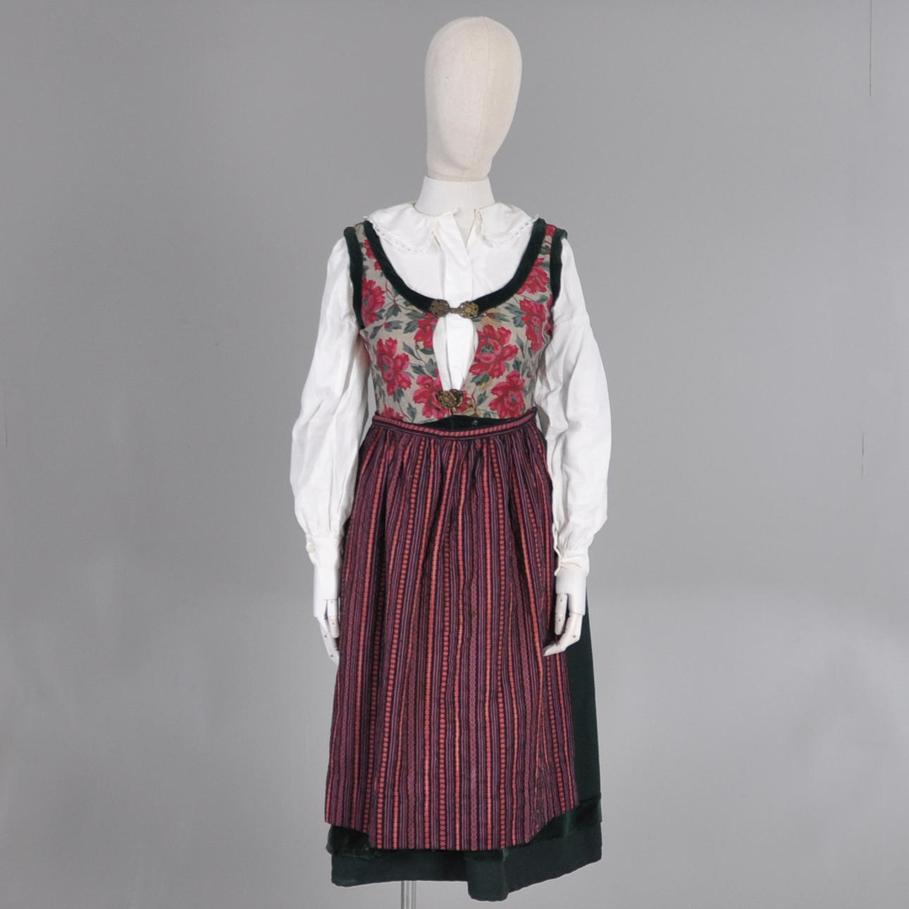 FOLKDRÄKT SKÅNE.