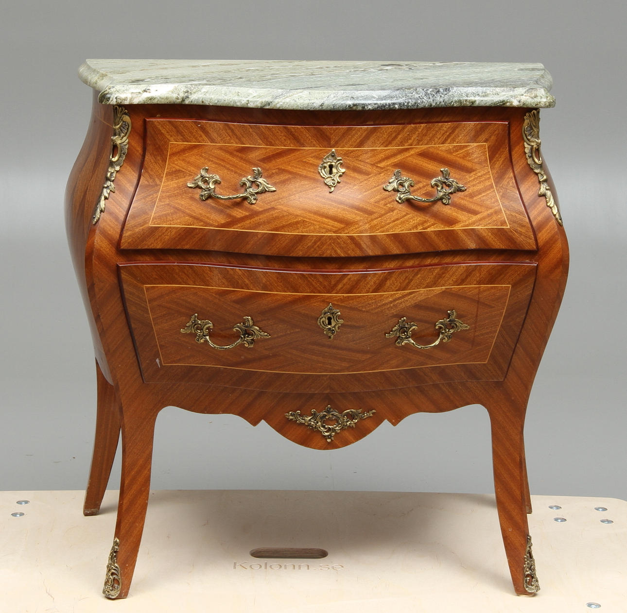 BYRÅ, med stenskiva, rokokostil.