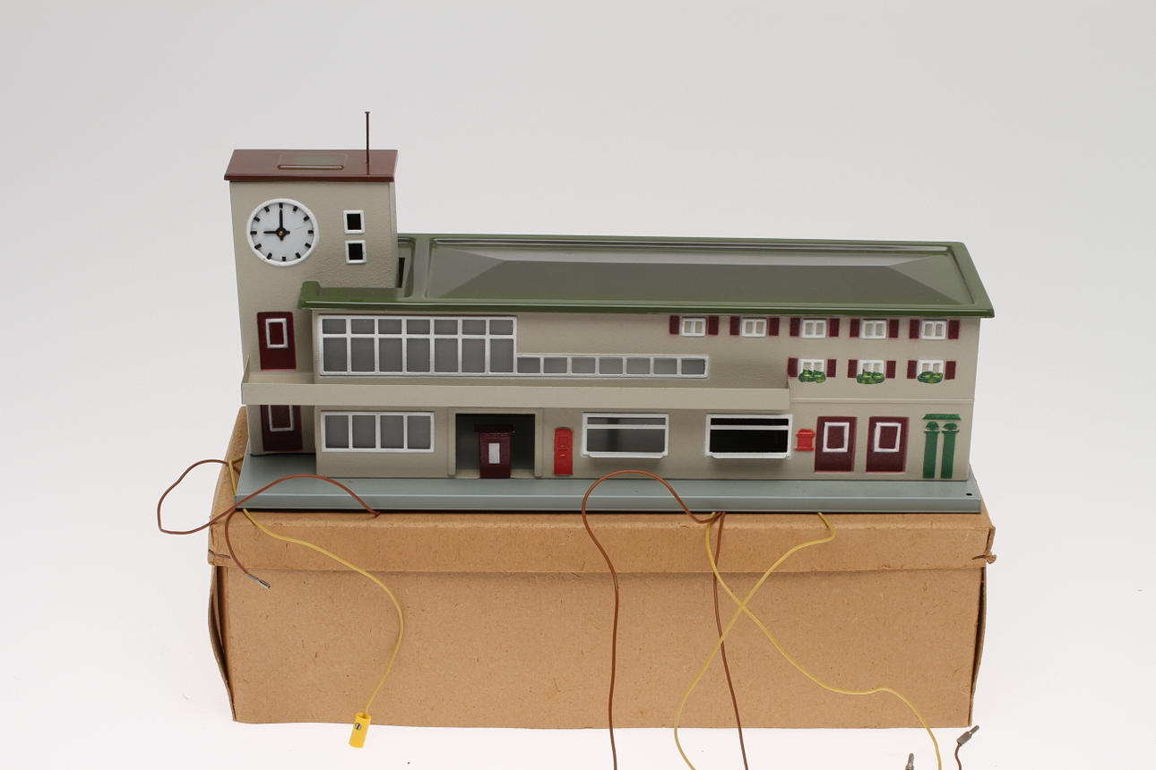 MÄRKLIN STATION 418/1 i ORIGINALKARTONG 1955-1956.