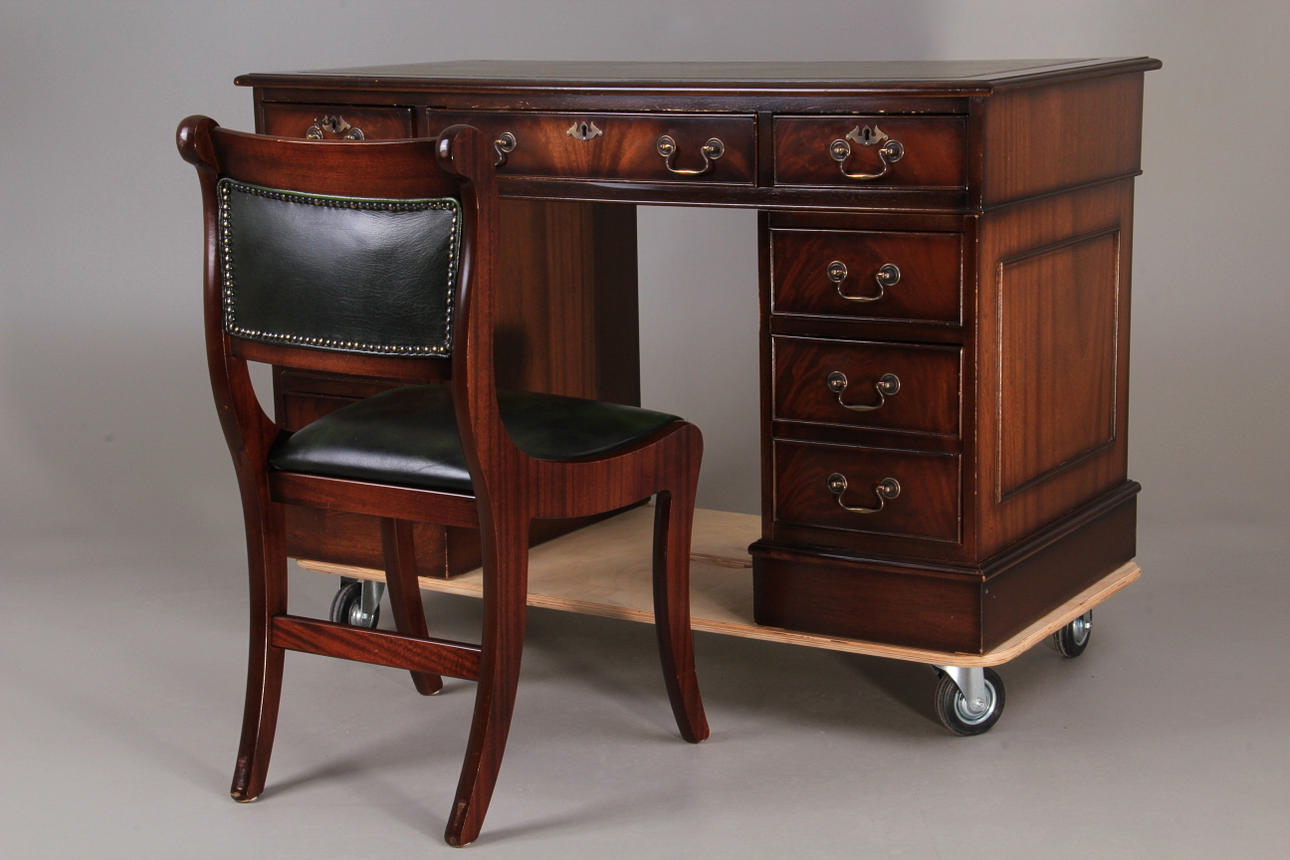 SKRIVBORD OCH STOL, Spegelstein, England.