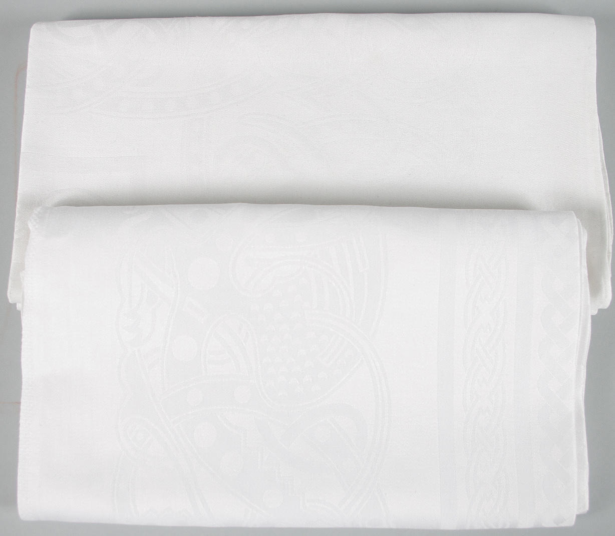 LINNEDUKAR, 2 stycken, drakmönstrade.