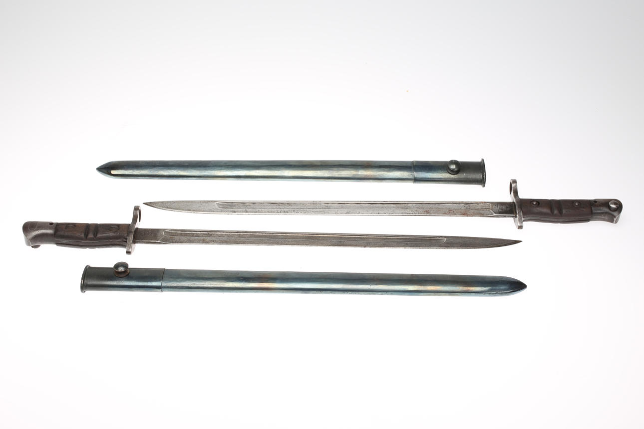 BAJONETTER 2 stycken.