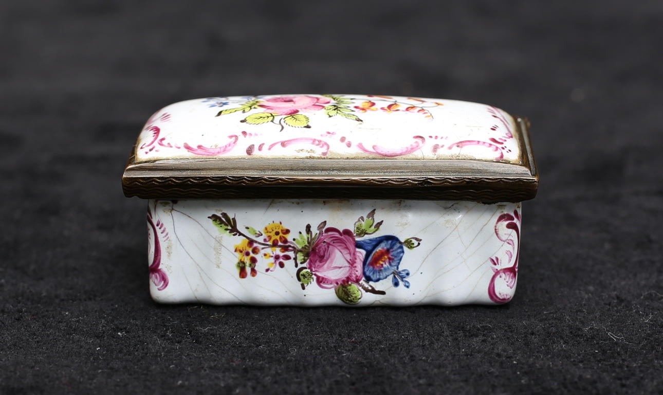 EMALJDOSA, England, 1700-tal.