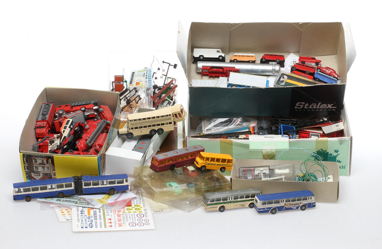 MODELLBILAR MODELLTÅG Tillbehör, bilar, bussar, dekaler.