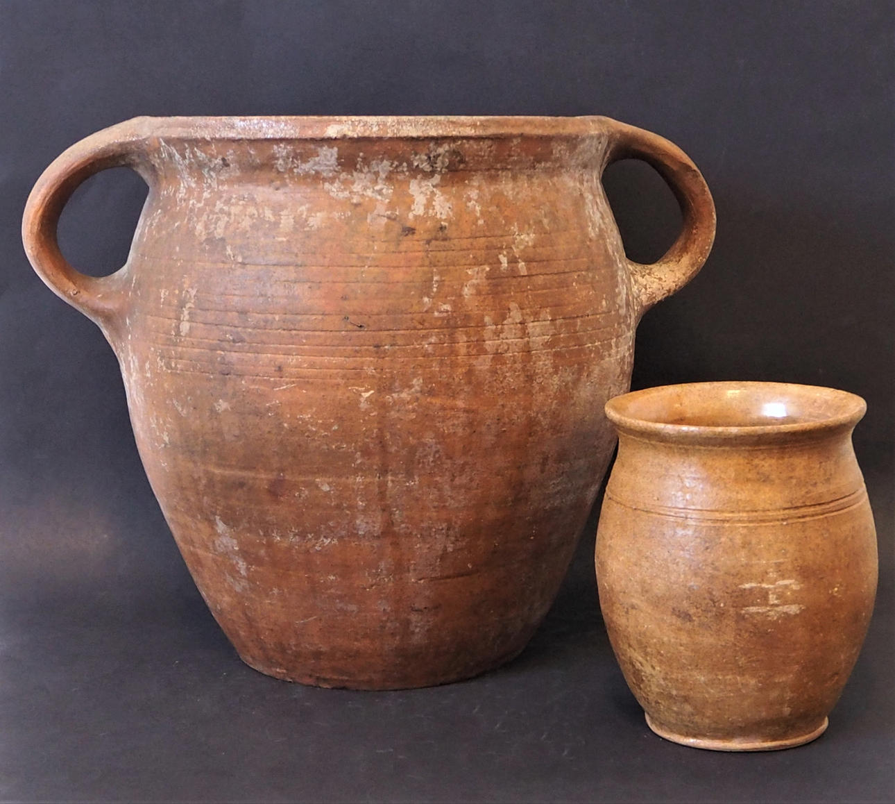 KRUS, antika, lergods, 2 st.