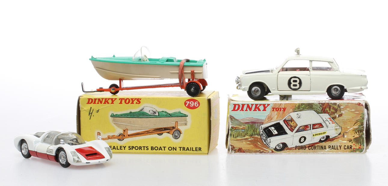 DINKY TOYS 503 PORSCHE, 796 BÅT och 212 FORD CORTINA delvis originalkartong.