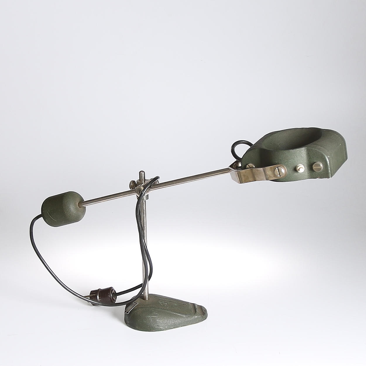 SKRIVBORDSLAMPA, med förstoringsglas, stål, 1920/30-tal.