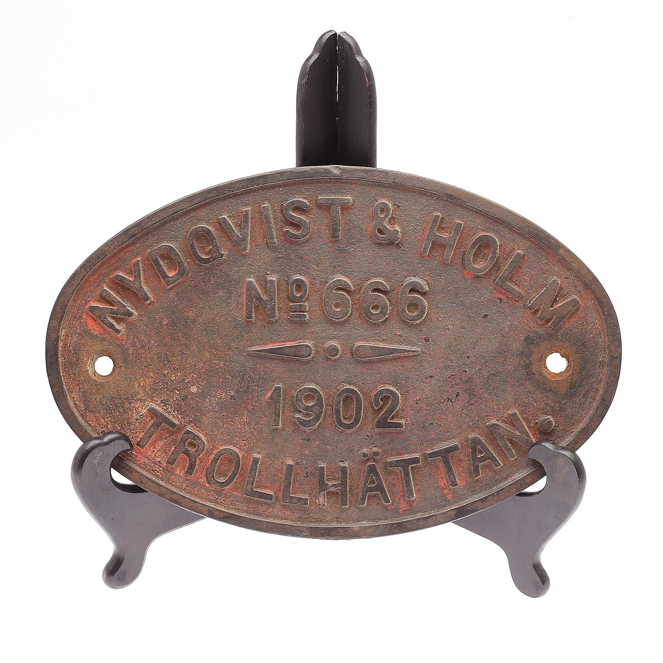 SKYLT, järn, "Nydqvist & Holm Trollhättan".