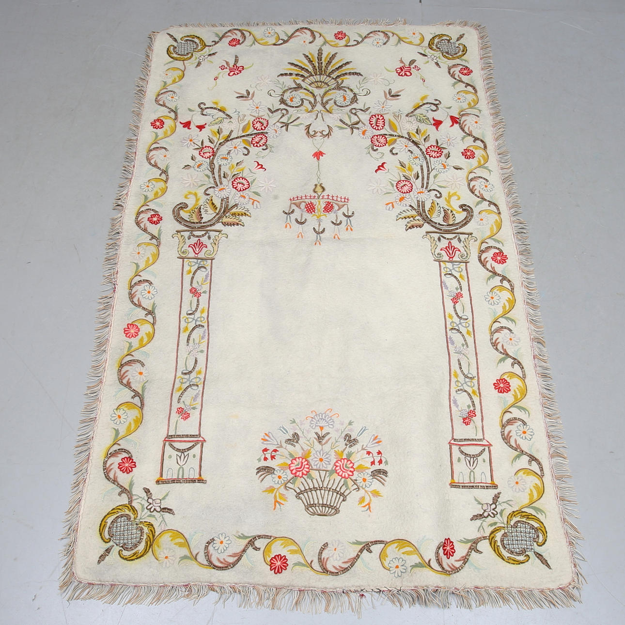 PAYER MAT, tuftattu villapohja, ottomaani.