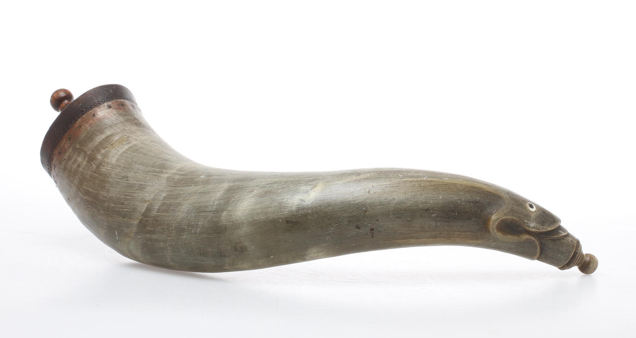 KRUTHORN, dekorskuret horn samt trä, 1800-tal.