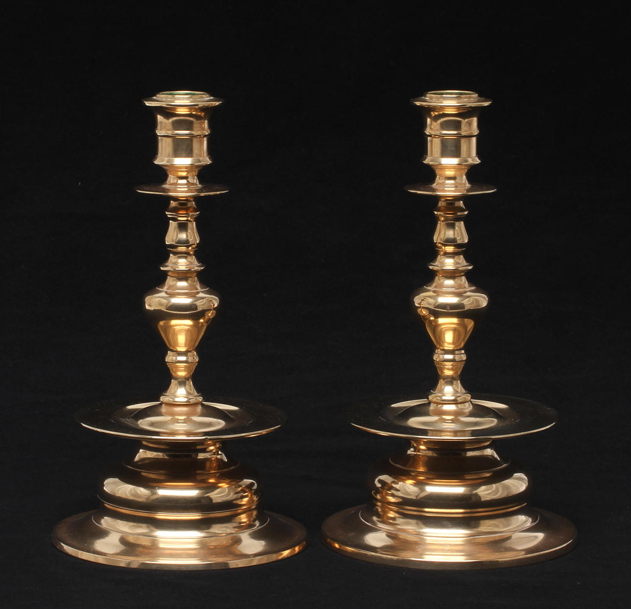 LJUSSTAKAR, ett par, mässing, barockstil, Skultuna No 58.