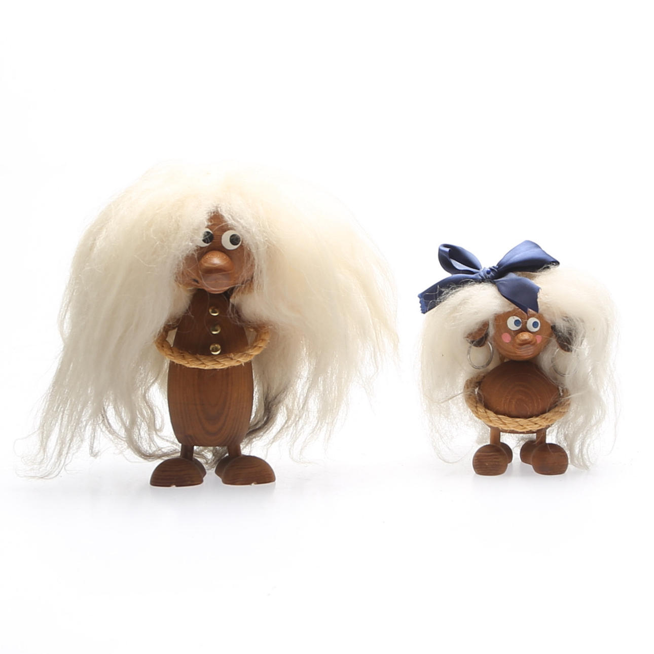 TROLL 2 st, trä, 1900-tal.