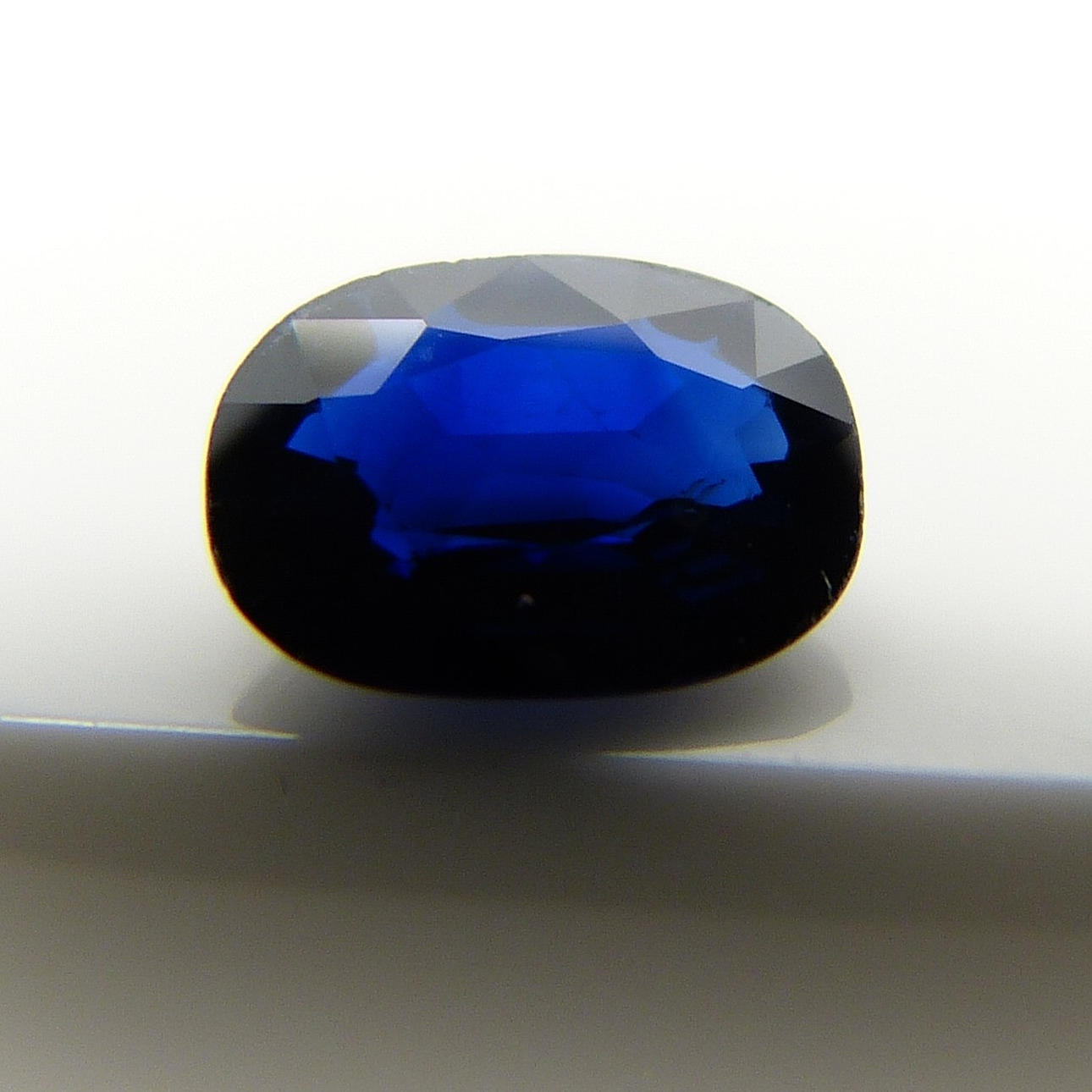 0,74 CT BLAUER SAPHIR.
