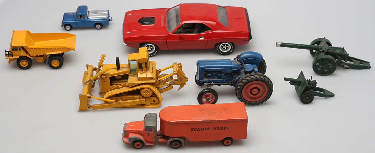 PARTI LEKSAKER (8). Bl a Tekno, Dinkey Toys, Conrad etc.