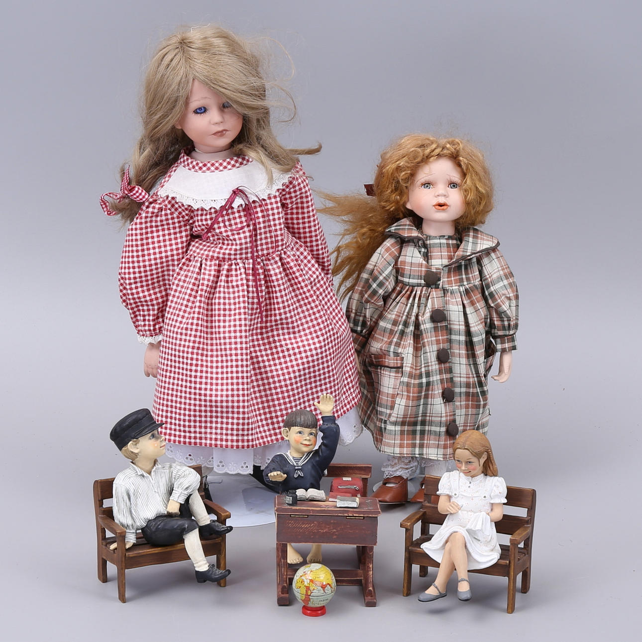 DOCKOR, 2 st samt FIGURINER, 3 st, Candy Design, Norge.