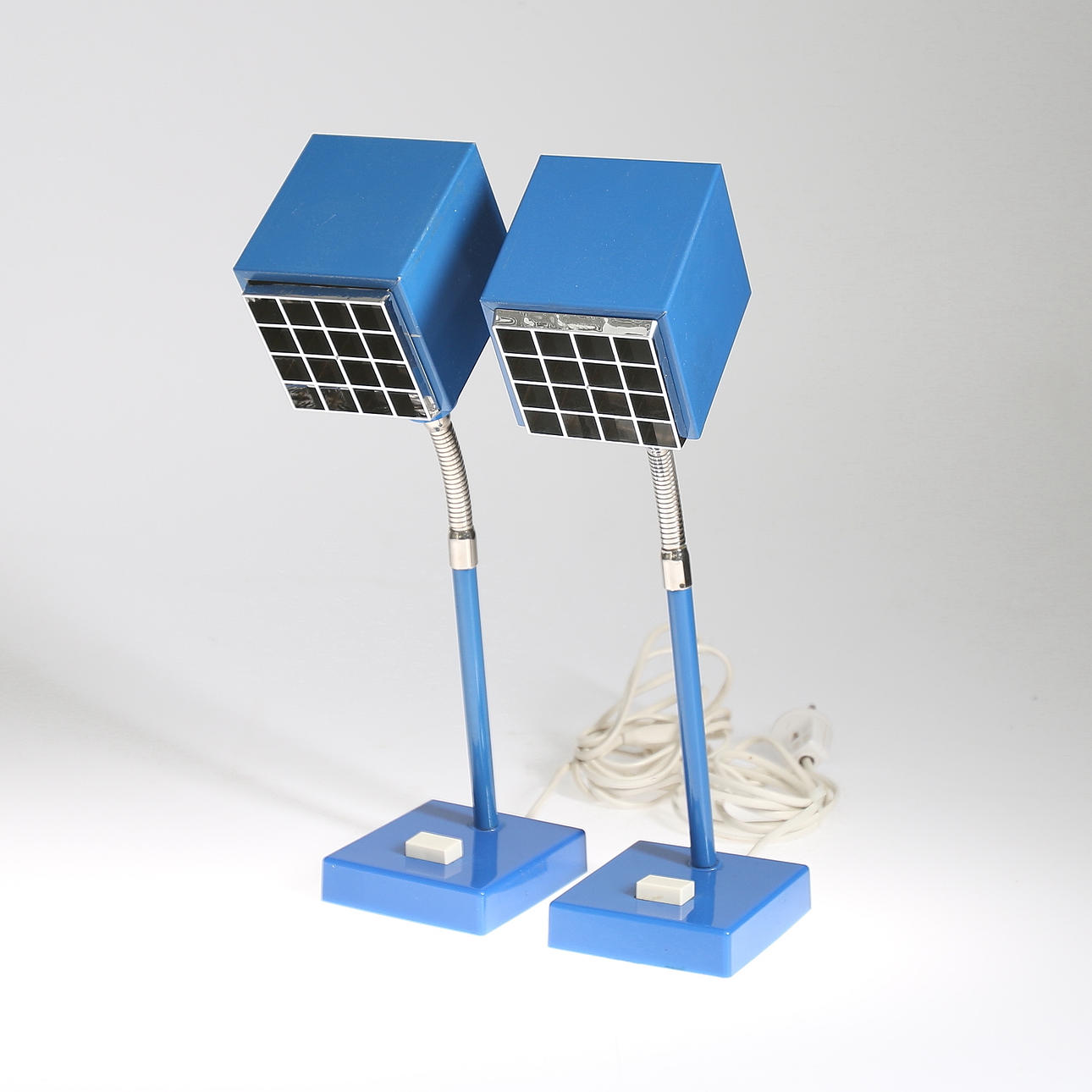 BORDSLAMPOR, 2 st, "Elidus Kuben" Hans-Agne Jakobsson, 1900-talets andra hälft.