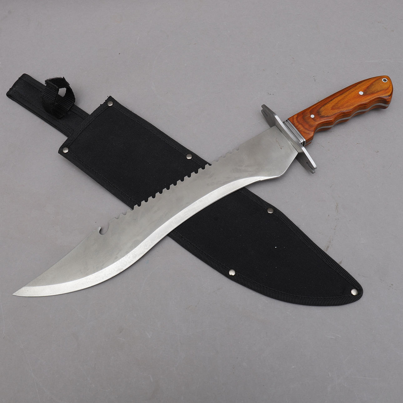 CUCHILLO DE CAZA modelo Bowie, Tomahawk.