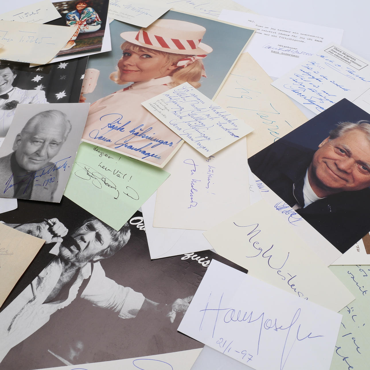 AUTOGRAMM. 21 schwedische Schauspieler und Entertainer.