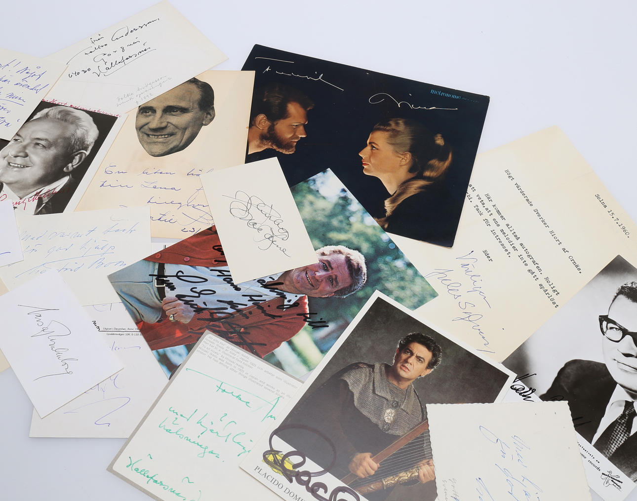 AUTOGRAPH. 16 entertainers preferably classical music.