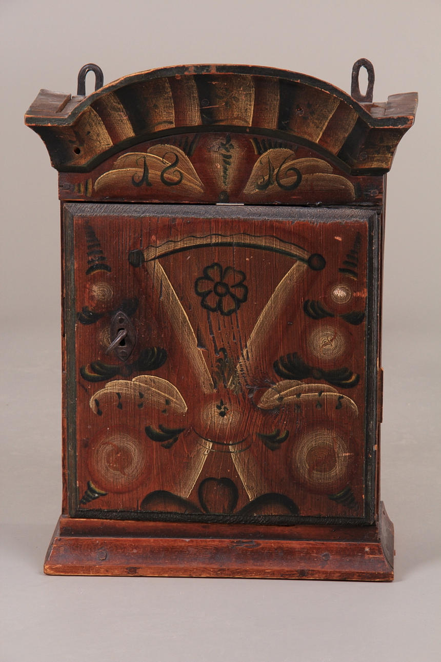 HÄNGSKÅP, allmoge, daterat 1826.