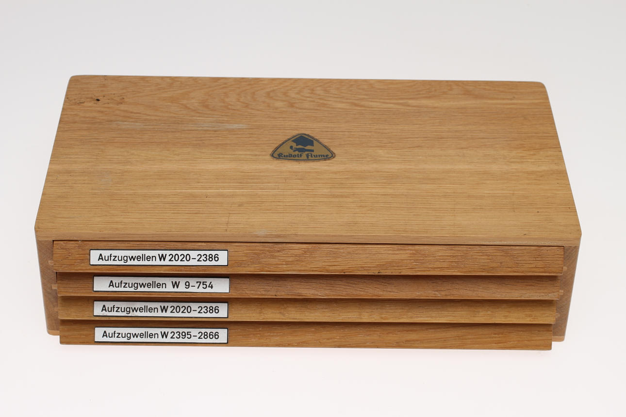 RESERVDELAR för UR, RUDOLF FLUME TYSKLAND.