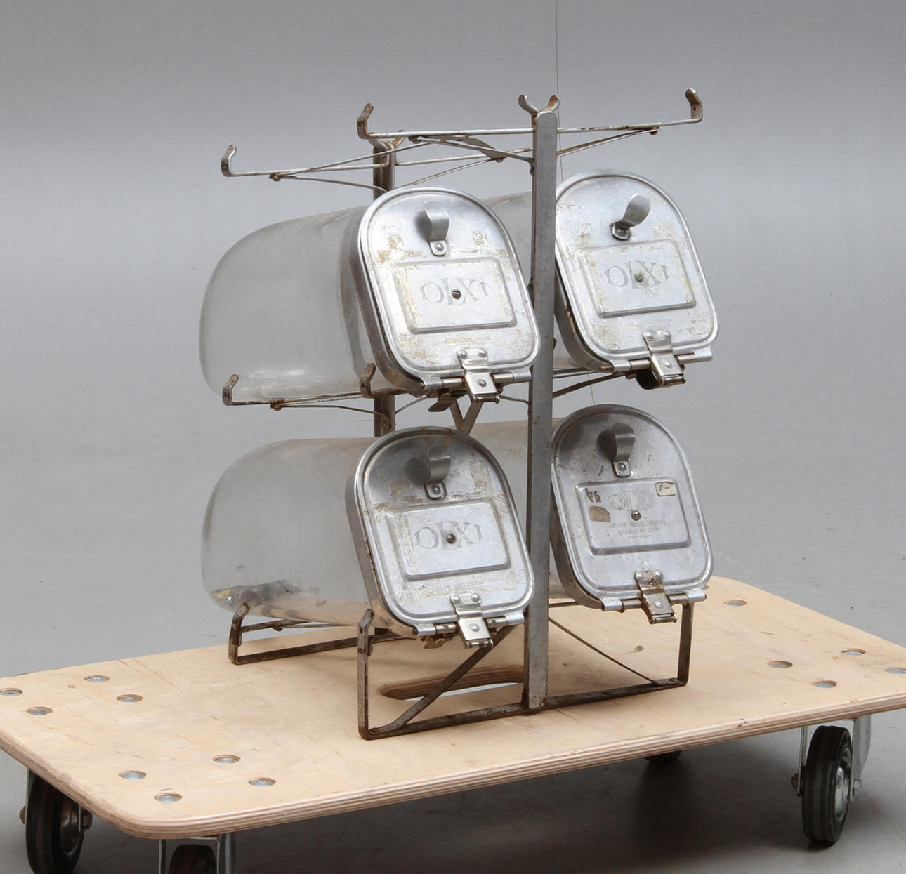 KONFEKTYRBURKAR, 4 st, glas, i ställ, 1900-tal.