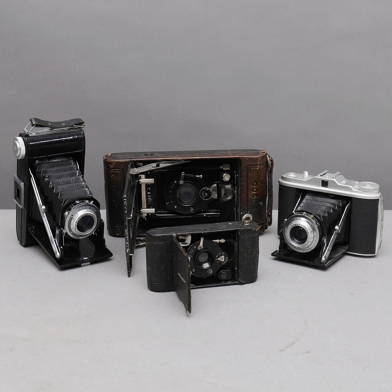 BELLOWS CAMERAS, 4 pcs., i.a. Goertz.