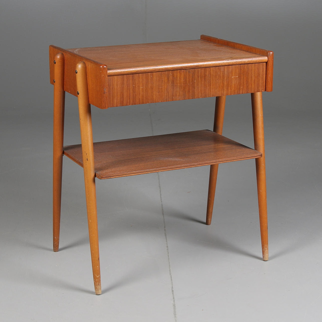 SÄNGBORD, teak, 1950-tal.