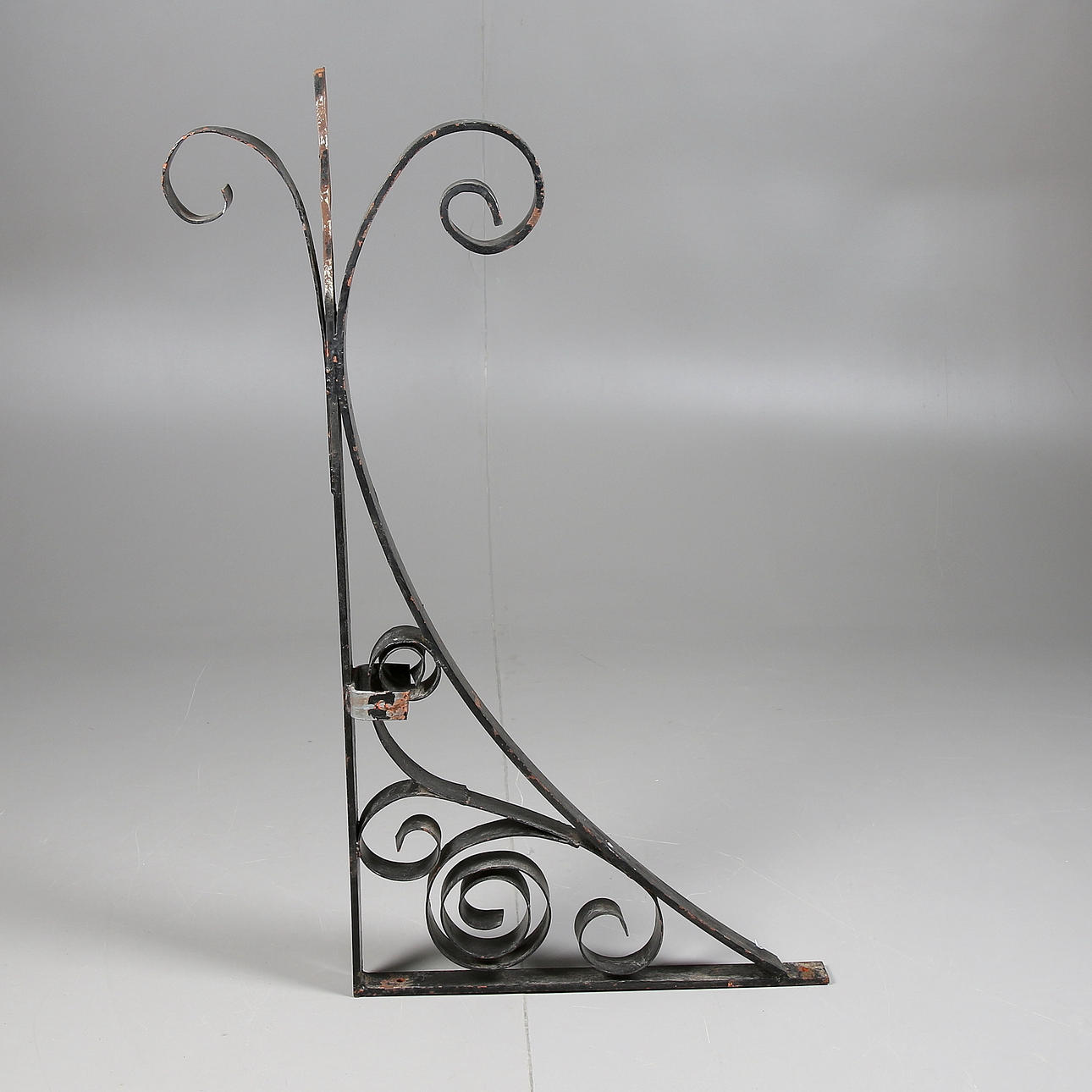 SKYLTKONSOL/HÅLLARE, smide, 1900-tal.