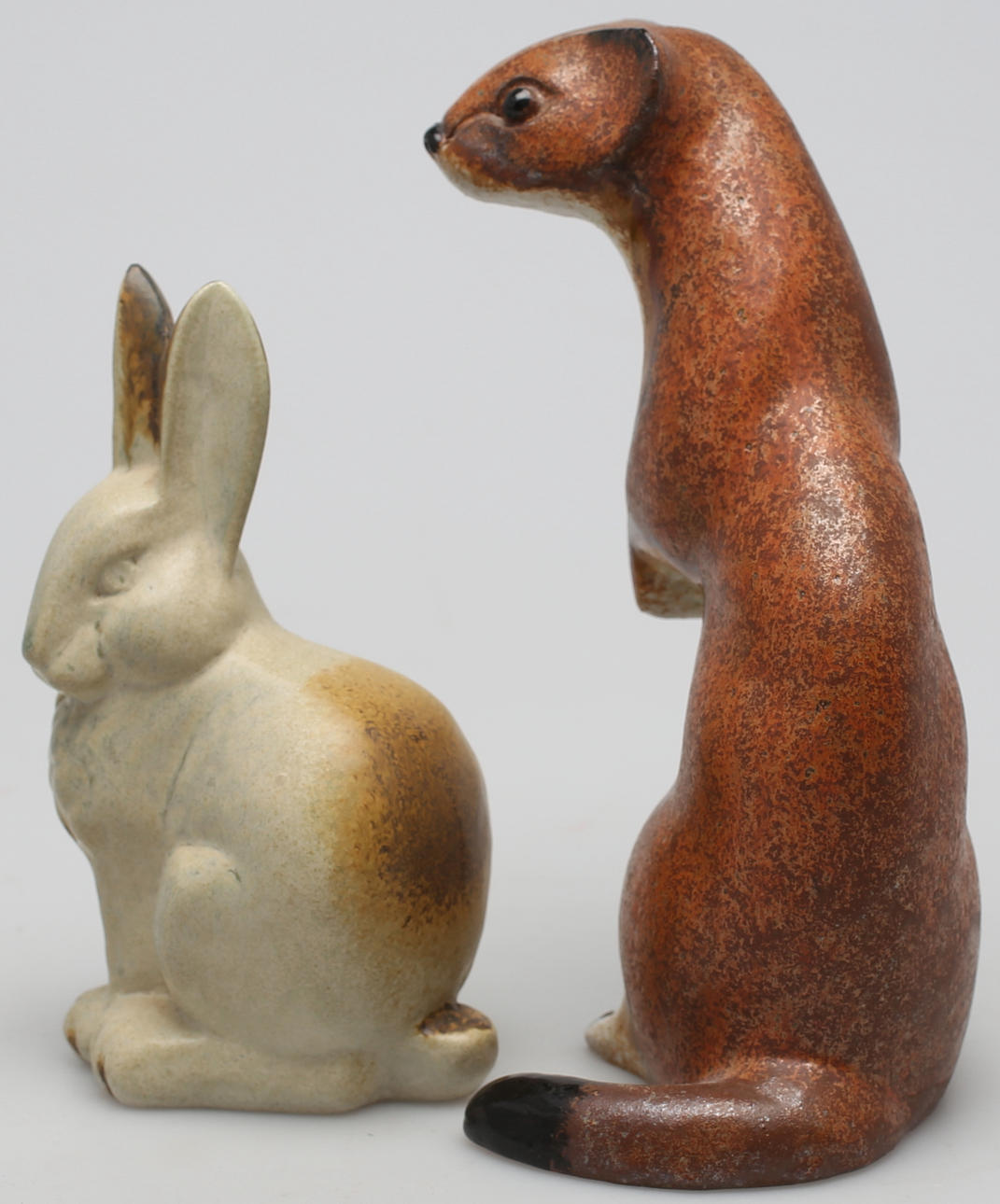 FIGURINER (2). Hermelin och Hare. Stämplad Nittsjö och Höganäs.