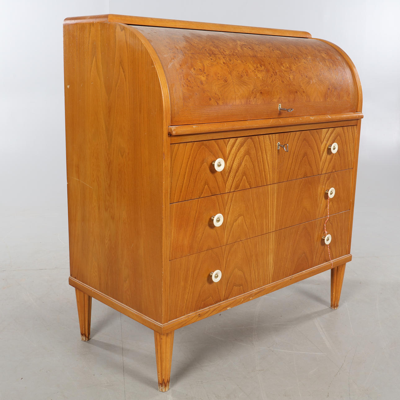 SEKRETÄR MED RULLKLAFF, 1900-talets andra hälft.