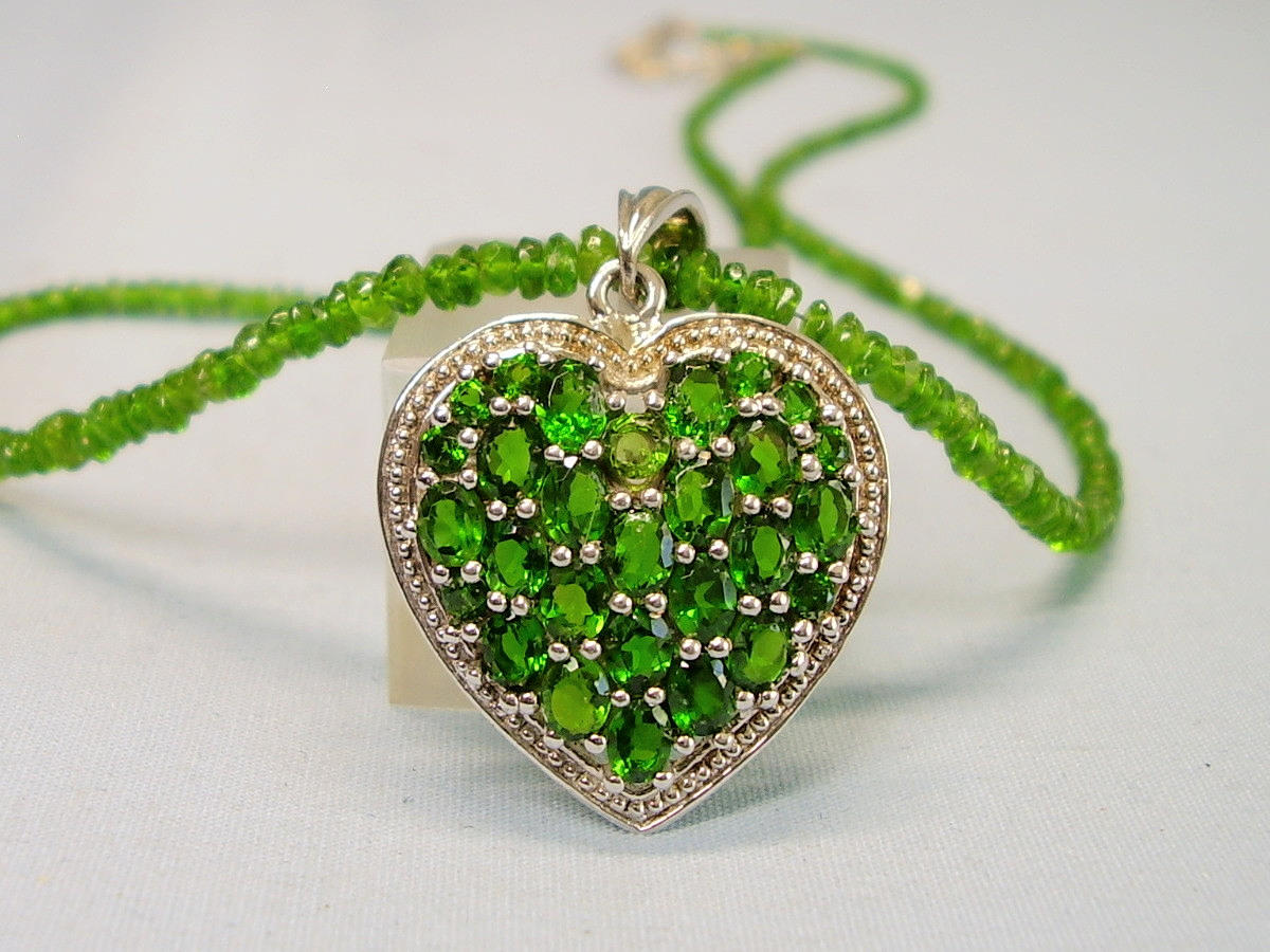 CHROMDIOPSID COLLIER MIT HERZ ANHÄNGER.