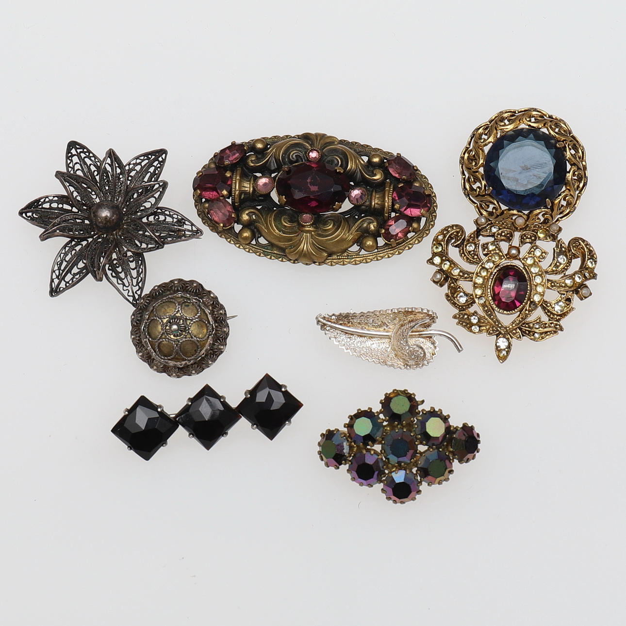 BROCHURER, 8 stk., bl.a. sølv, filigran arbejde.