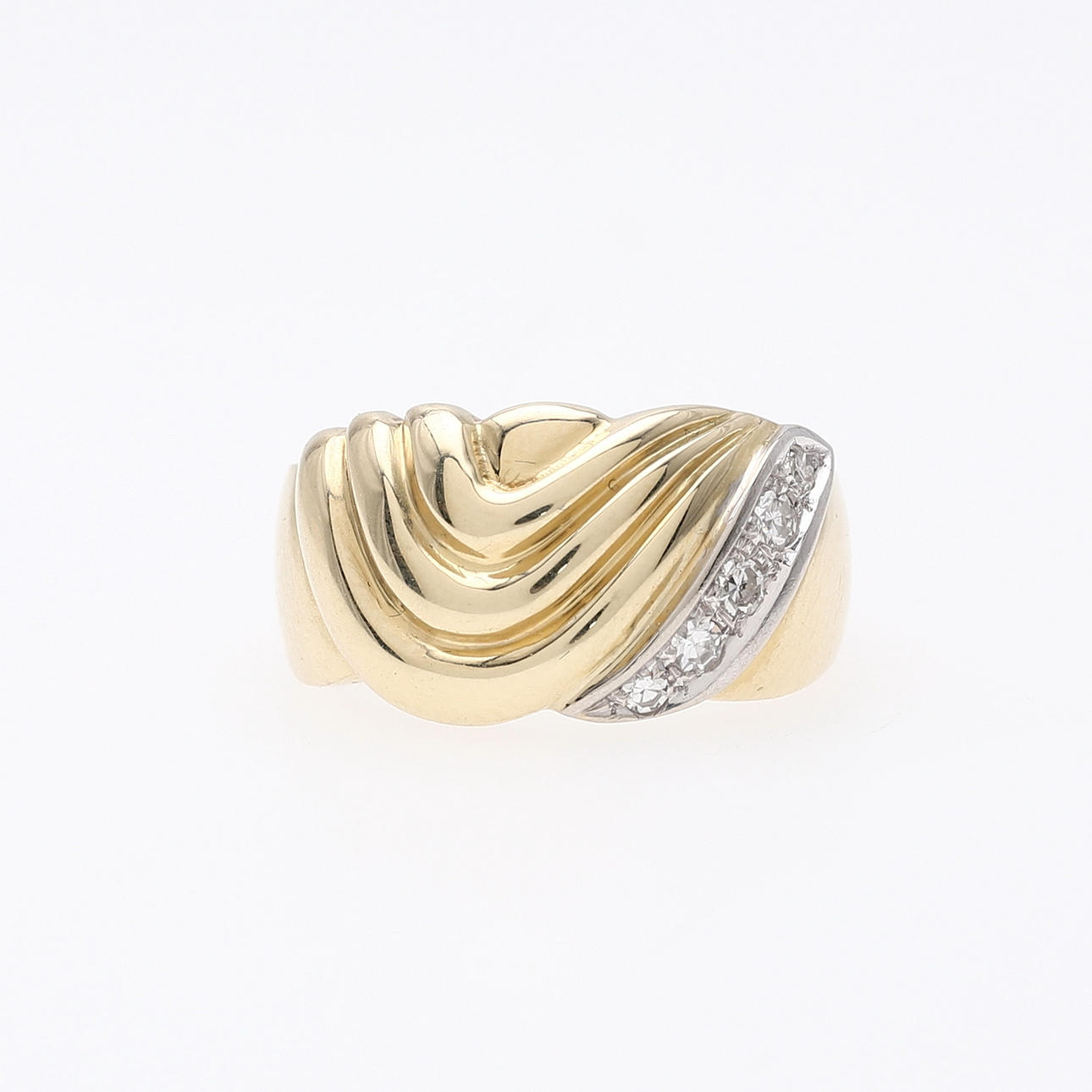 Ring aus Gold und Diamanten.