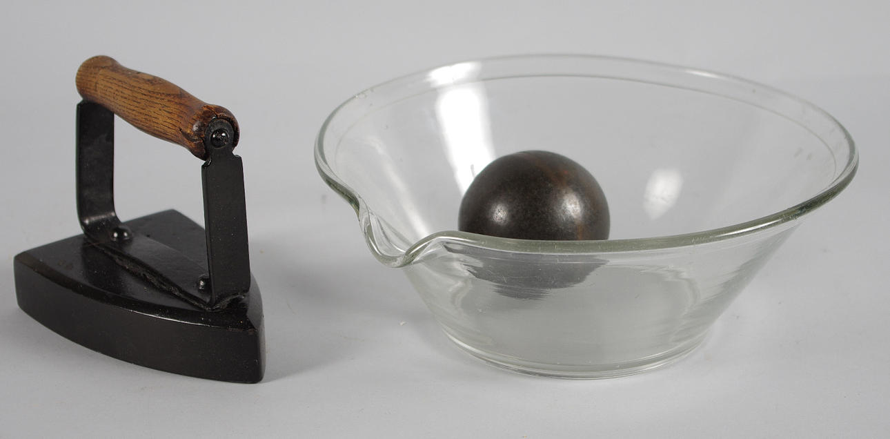 FILBUNKESKÅL, SENAPSKULA SAMT STRYKJÄRN.