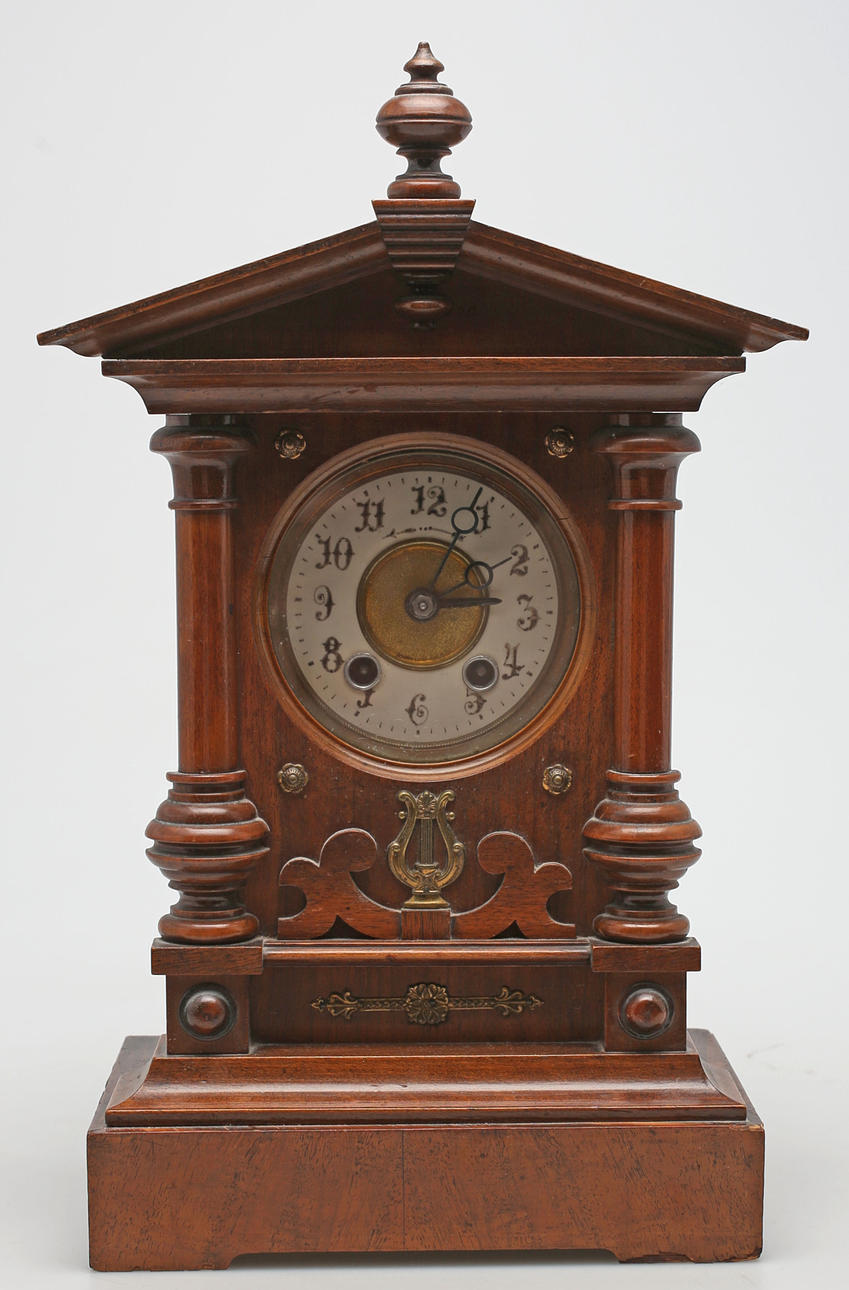 BORDSPENDYL, nyrenässans, 1800/1900-tal, troligen Tyskland.