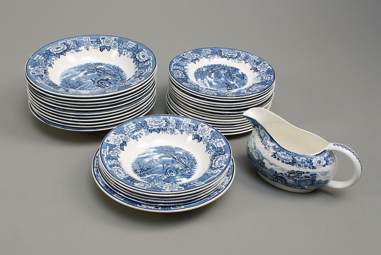 MATSERVIS 32 delar, "Old English" Barratts, England.