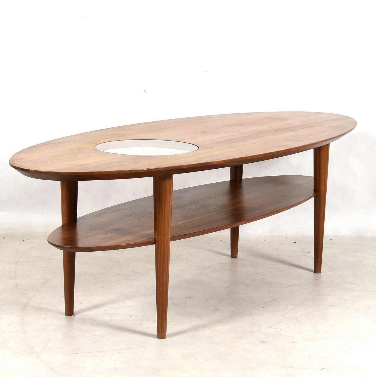 COUCHTISCH, Nussbaum/Glas, Jill Jepsson, Design Nostrum.