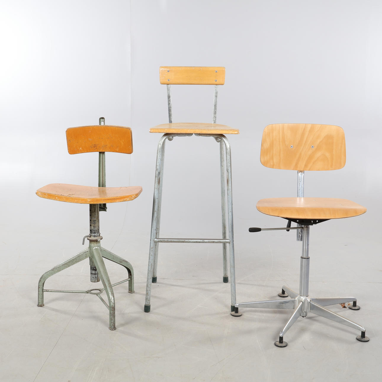 STOLAR, "skolstolar", 3 st, 1900-talets andra hälft.