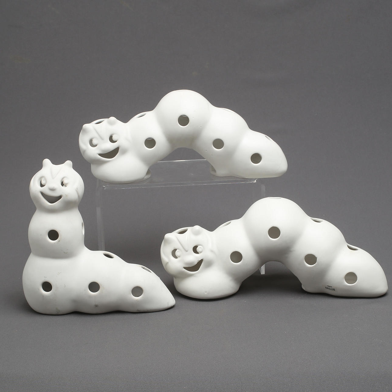 FIGURES/CANDLERS 3 caterpillars, ceramic, Gabriel /Vallis.