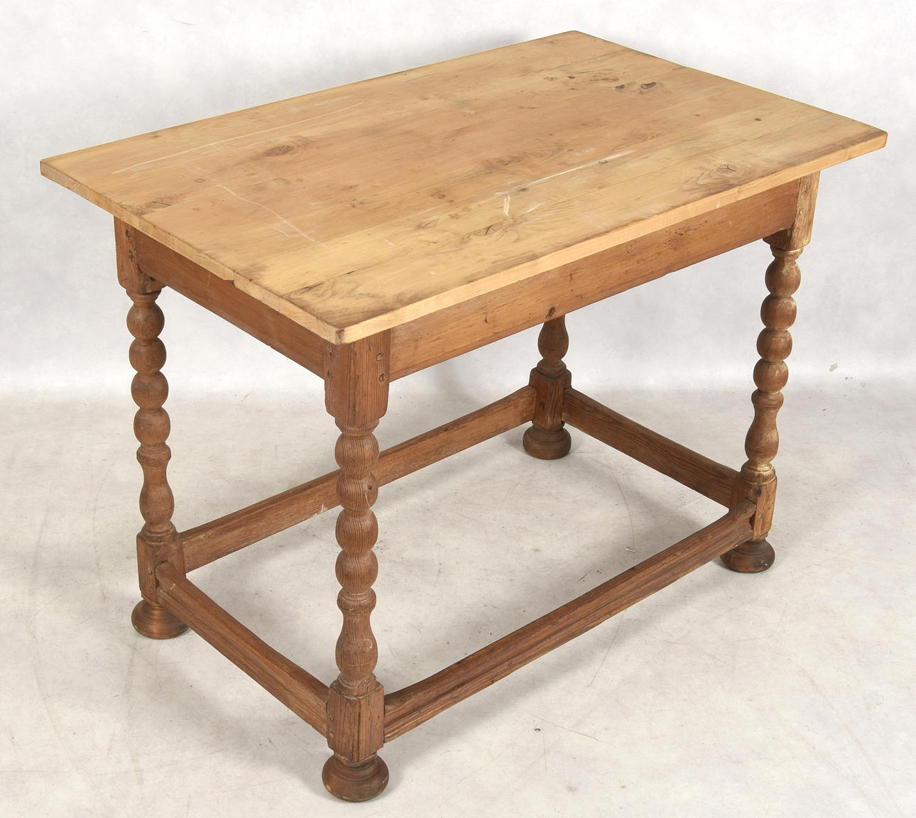 MESA DE COCINA, pino, siglo XIX.