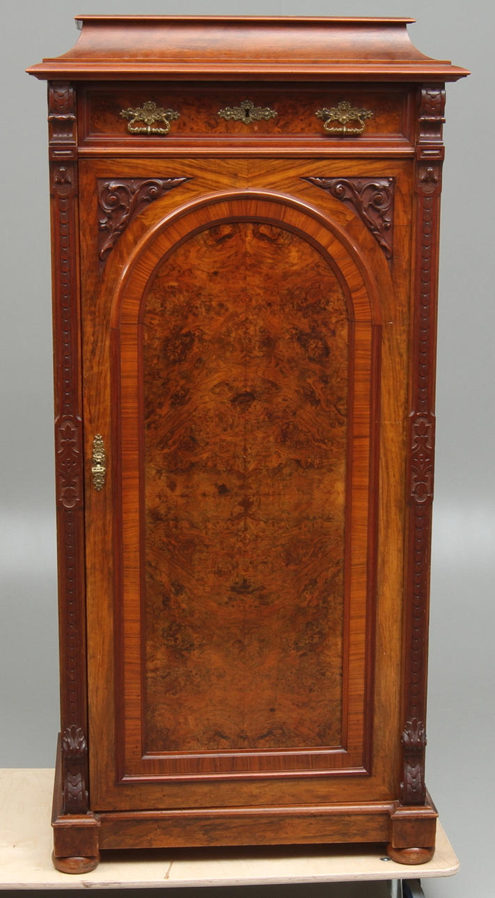 SKÅP, nyrenässans, bla. rotfaner, 1800-tal.