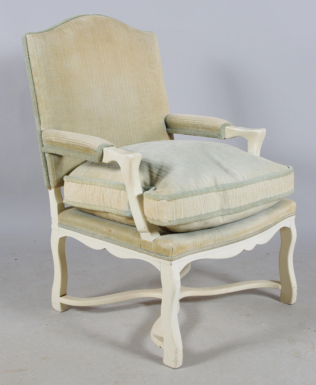 KARMSTOL, vitmålad, barockstil.