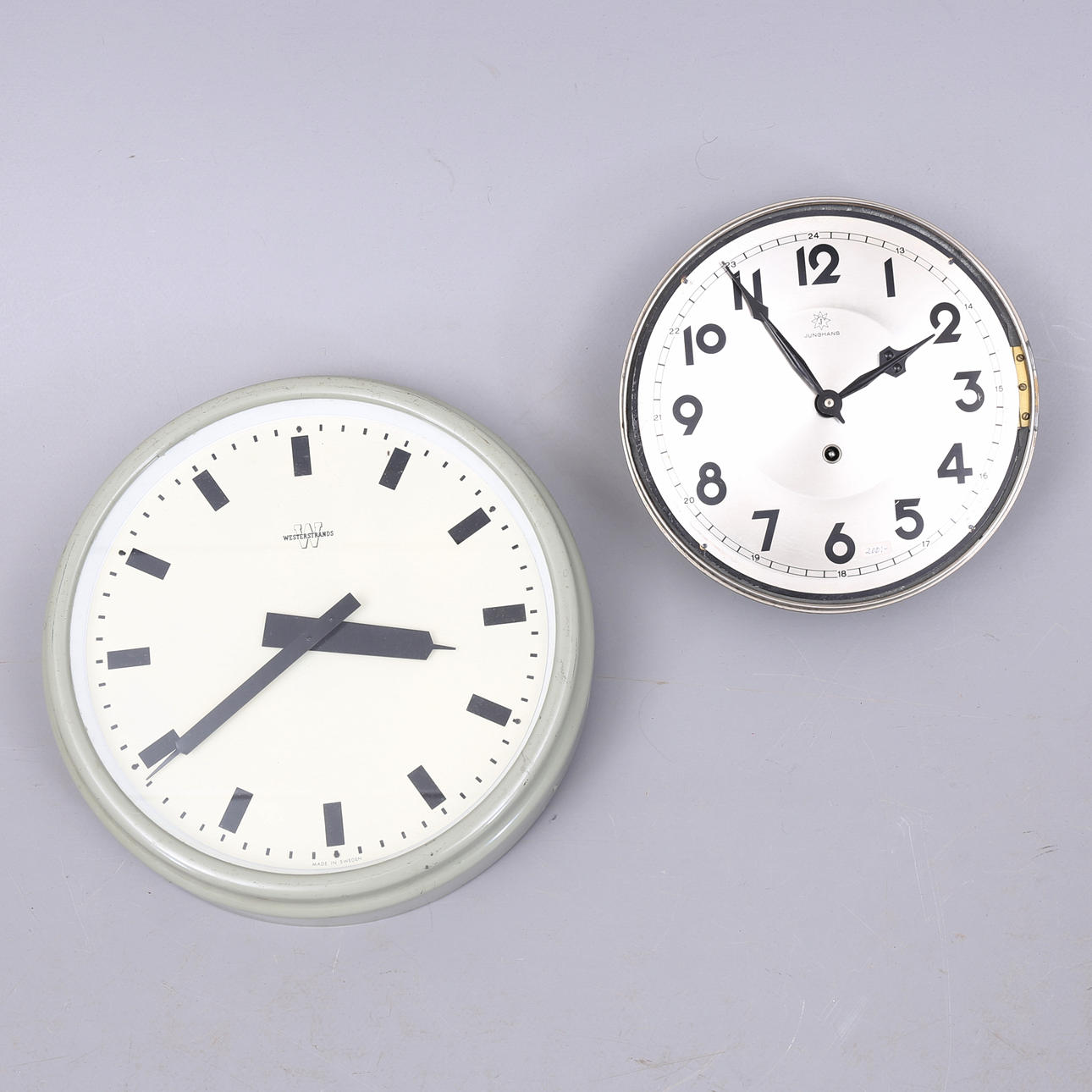 VÄGGUR, 2 st, metall, Westerstrands, Junghans, 1900-talets andra hälft.