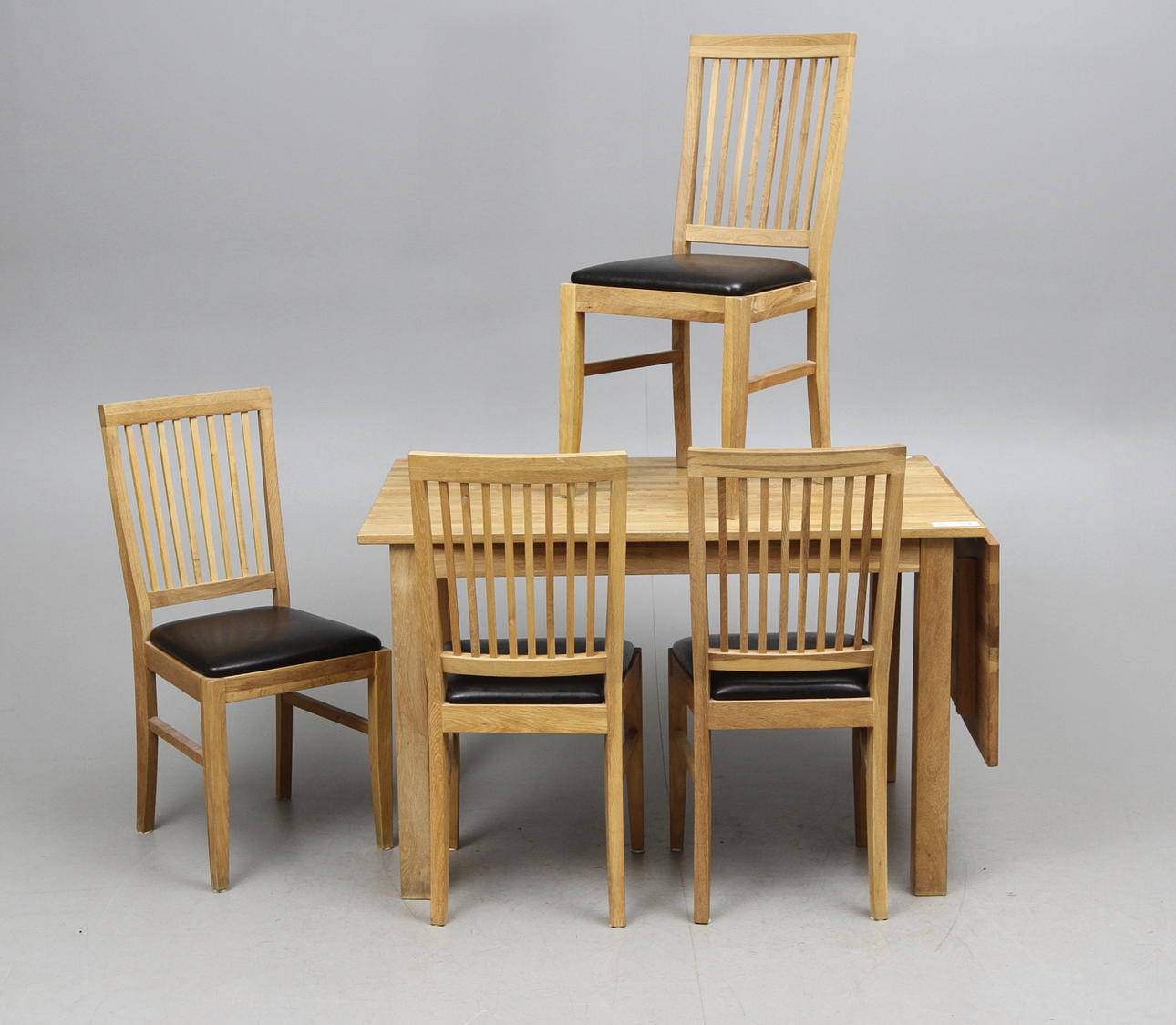 MATSALSMÖBEL, 5 delar, oljad ek, 19/2000-tal.