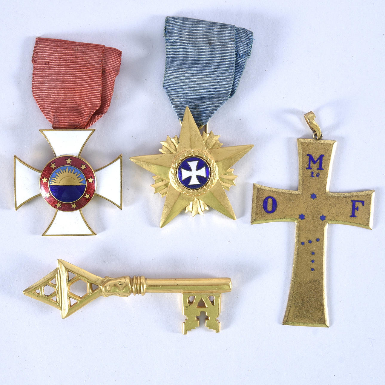 NYCKEL SAMT KORS. 4 delar, 1900-tal.